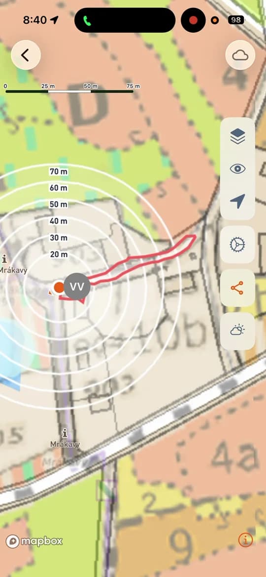 Živé sledovanie psa s GPS obojkom.