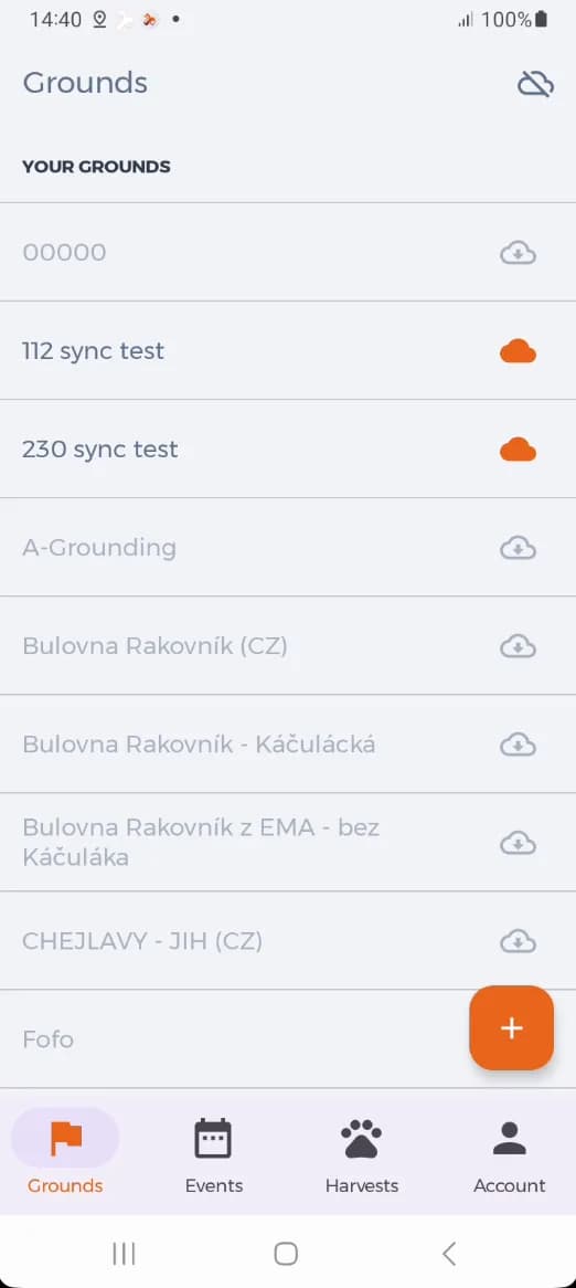 Zoznam revírov v offline režime: oranžový mrak znamená dáta stiahnuté v telefóne.