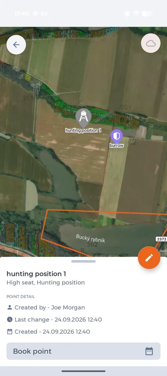 Posed v mape revíru s tlačidlom na rezerváciu.
