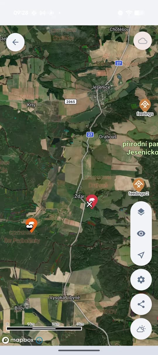 Satelitný podklad s bodmi záujmu a katastrom.
